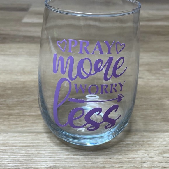 “Pray More Worry Less” Handmade Vinyl Wine Glass Design Stemless sz 17oz - Picture 1 of 6